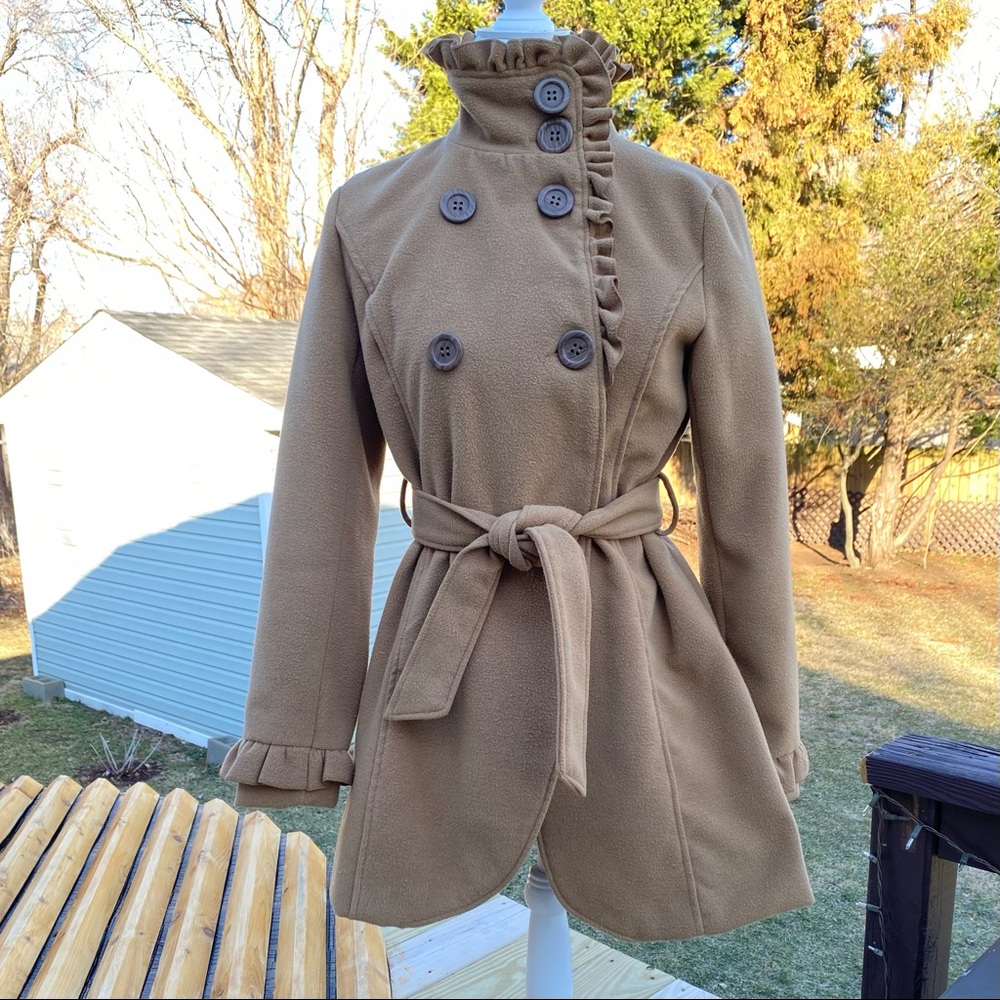 RUE 21 SIZED MEDIUM TAN COAT GOOD CONDITION, NO FLAWS